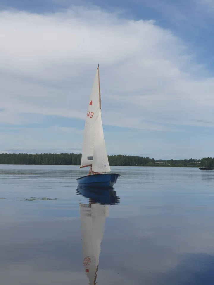 Trissjolle med sjösättningsvagn image