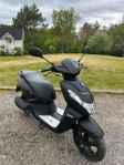 Peugeot Kisbee mattsvart 2021