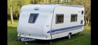 Hobby 560 KMFE de luxe barnkammarvagn