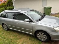  Toyota avensis kombi facelift 2.0  D-4 VVT-i ny bes&skatt 