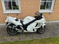 En Suzuki gsx-r 1300 Hayabusa