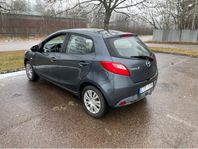 Mazda 2 manuell 1.3 BESIKTAD, SERVAD