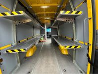 Hyllsystem , skjutdörr, golv och hjul mm MB Sprinter.