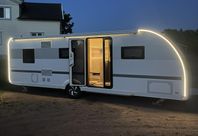 Adria Alpina 663 PT 2022 – barnkammarvagn med markis mm
