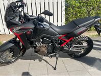 Honda Africa Twin 2021 i nyskick, endast 103,5 mil