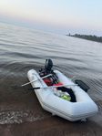 Gummibåt Fish 240 med Mercury 4,5 hk motor 