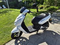 Vit Peugeot KisBee