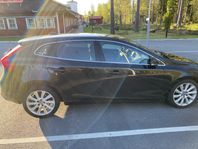 Volvo V40 D2 Momentum Euro 5 NYSERVAD 