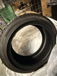 Fyra Dunlop sommardäck 235/45 R18 i ny skick säljes.