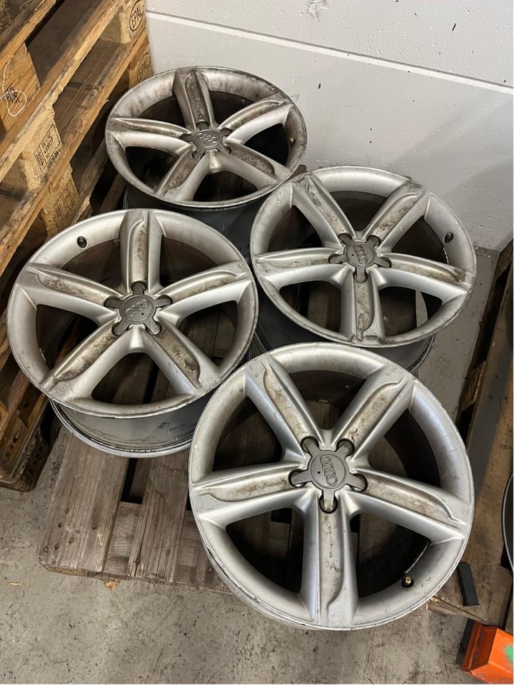 Däck och fälg, vw Audi merced...