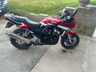Yamaha FZS 600