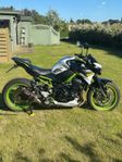 Kawasaki Z900 (2021) - endast 199 mil, nyservad, sänkt