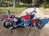 Harley Davidsson Breakout -13 lågmilad