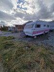 Kabe Ametist xl ks 2005 + förstuga står på fjäll camping