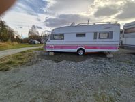 Kabe Ametist xl ks 2005 + förstuga står på fjäll camping 