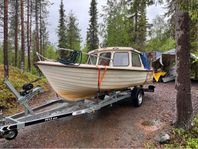 Uttern med trailer 