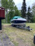 Rinker Express Cruiser 250 med Extreme 3500 Trailer