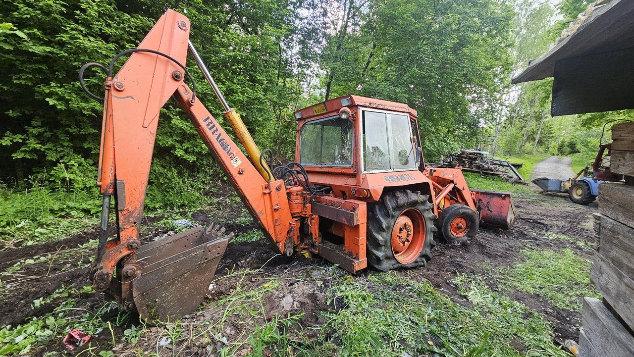 Traktorgrävare "Massey Fergus...