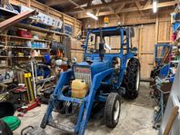 Ford 4000 med mye utstyr 