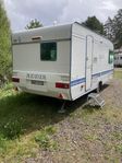 ADRIA UNICA B 502LH Solceller, förtält, markistält öppet