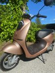 Elmoped klass 1 Yadea APEX - endast gått 10 mil!