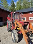 Traktor IH 824 med lastare