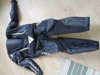 Fint DAINESE skinnställ!