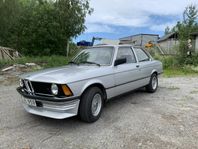 BMW 318i Sedan E21