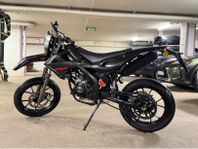 Nyservad och fin Rieju MRT 50 Enduro Black Edition -2022