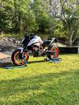 KTM 890 Duke R