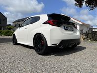 Toyota Yaris GR Circuit Pack OEM+ Nyservad Låg skatt Garanti