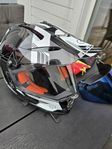 Mc/moped integral hjälm + extra blått visir