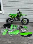 Kawasaki KX65 2023 – bra skick, lite körd och mkt extra