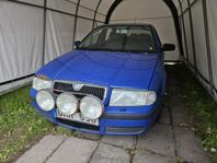 Skoda Octavia 2003. Renoveringsobjekt / reservdelsbil.