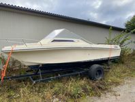 Båtskrov med trailer