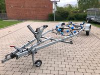 Bromsad båttrailer Brenderup