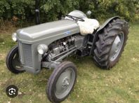 Liten traktor Grålle köpes