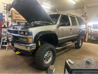 Chevrolet  suburban höjd 9” b-reg 