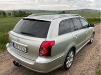 Toyota Avensis Kombi 2.0 D-4 VVT-i Nyservad Nybes