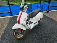 Vespa 300 GTS Racing Sixties