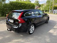 Volvo V60 D5 Plug-in Hybrid AWD Momentum - Endast 9500 mil!