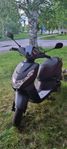 Peugeot Kisbee Black 102 mil 2021 [45 km/h EU-moped klass 2]
