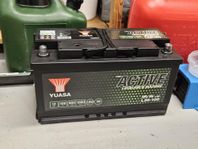 Yuasa 100Ah batteri, Cetek 25A laddare