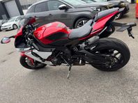 Yamaha R1