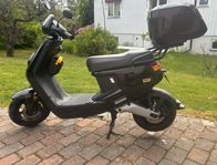 Niu 25km/h svart 64mil