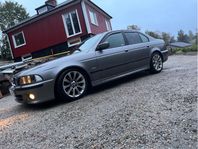 BMW 525 i M Sport besUA lågmil få ägare
