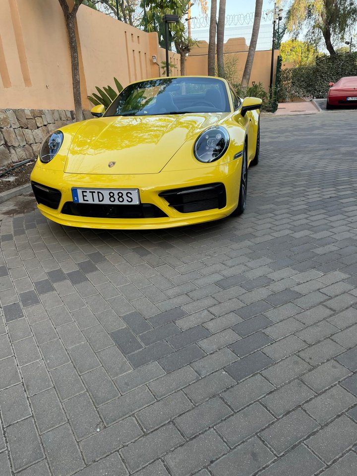 Porsche 911 Carrera 4S Cabrio...