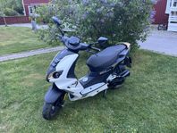 Peugeot Speedfight 4 Pure Black/Gold