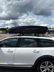 Volvo takbox med Thule wingbar räcke