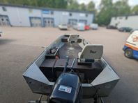 Motorbåt Buster Work – 20hk + Nybesiktat båtsläp
